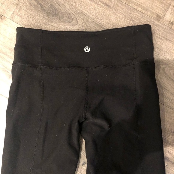 LULULEMON Black Crop reversible Leggings size 2 - Picture 5 of 7